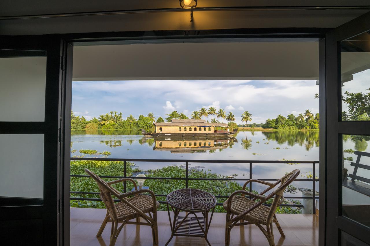 Warmth Lake Haven Alappuzha Esterno foto