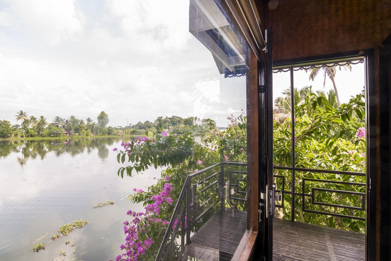 Warmth Lake Haven Alappuzha Esterno foto