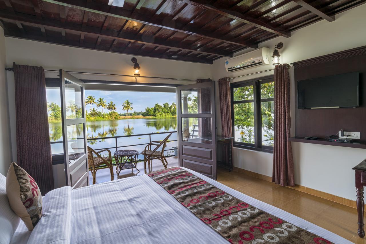 Warmth Lake Haven Alappuzha Esterno foto