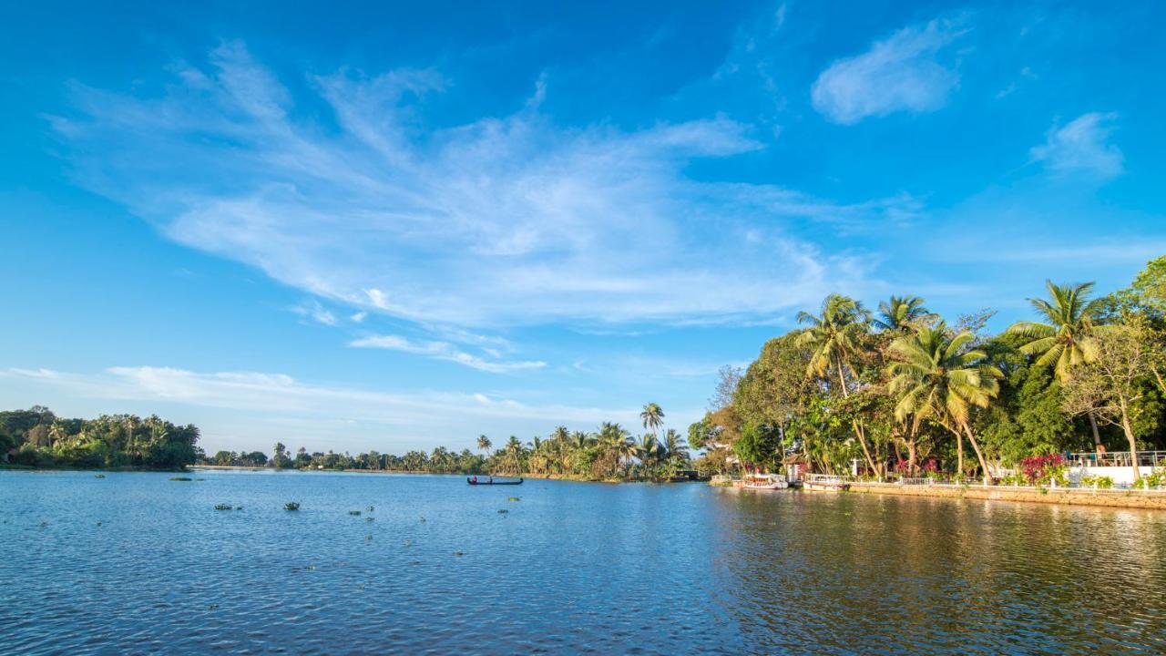 Warmth Lake Haven Alappuzha Esterno foto