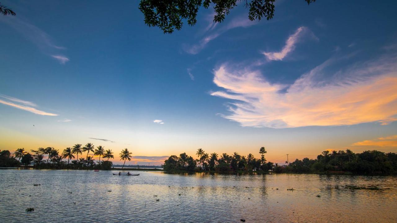 Warmth Lake Haven Alappuzha Esterno foto