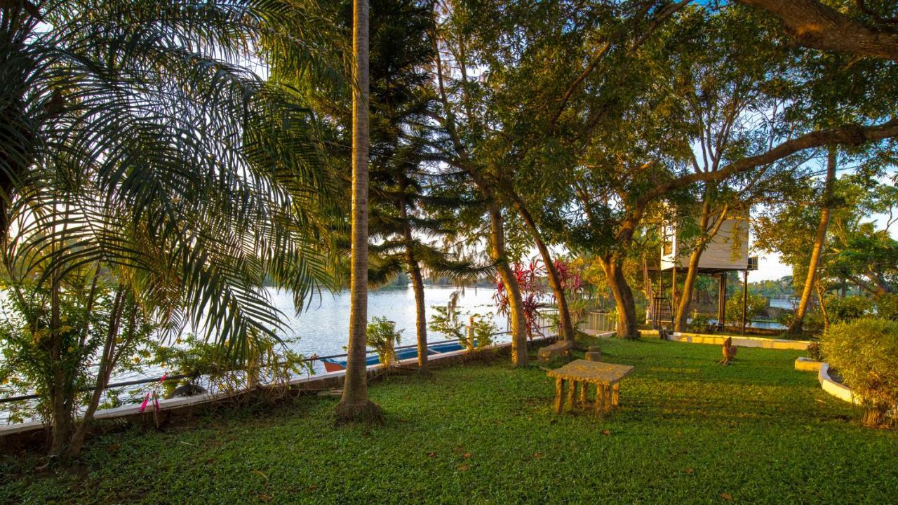 Warmth Lake Haven Alappuzha Esterno foto