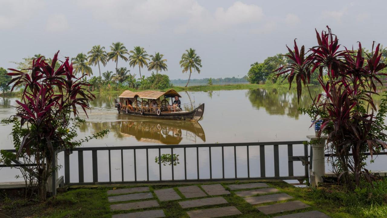 Warmth Lake Haven Alappuzha Esterno foto