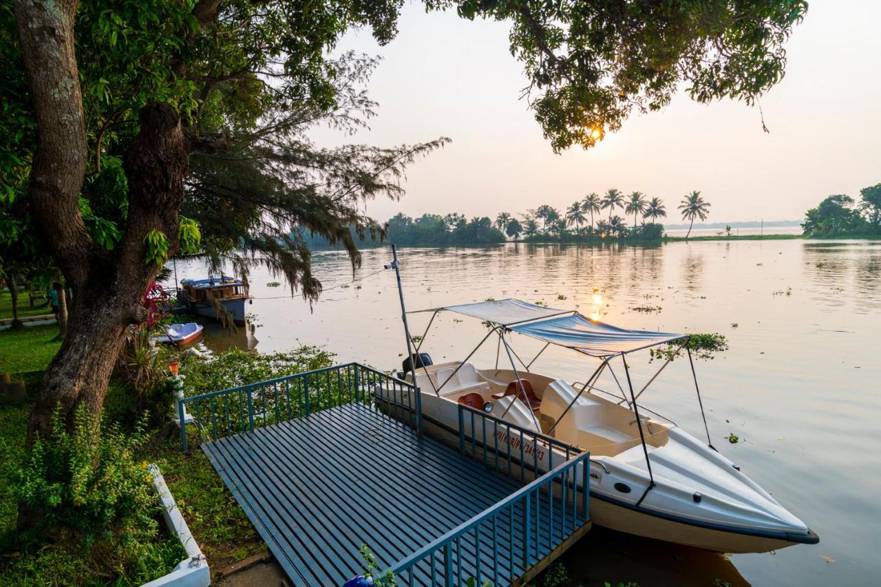 Warmth Lake Haven Alappuzha Esterno foto