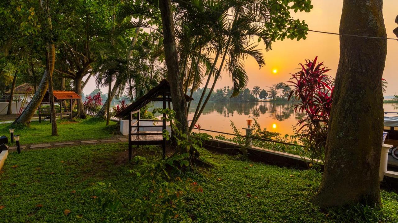 Warmth Lake Haven Alappuzha Esterno foto