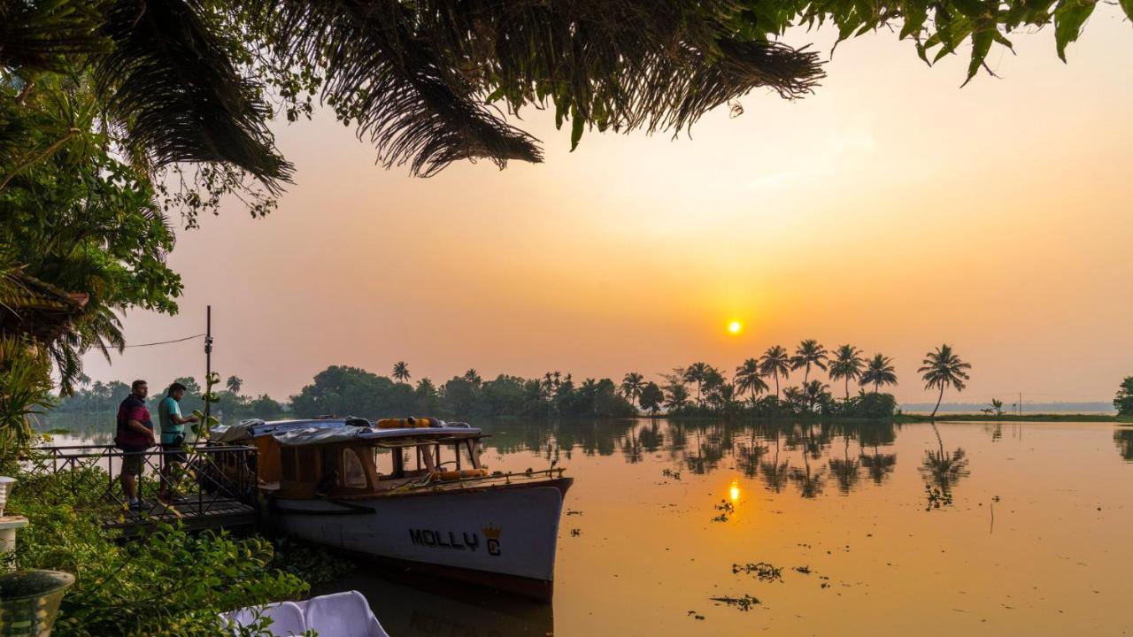 Warmth Lake Haven Alappuzha Esterno foto